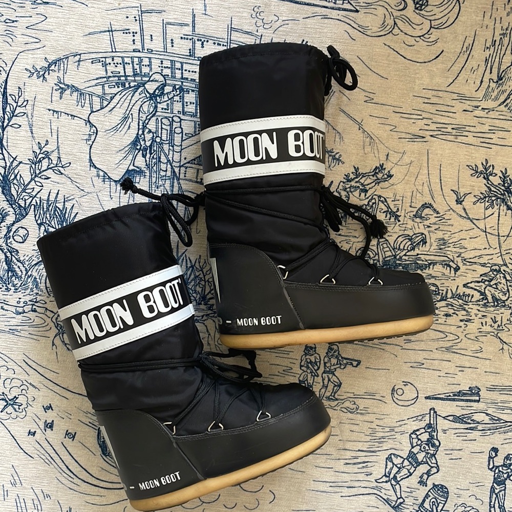 Black Moon Boots